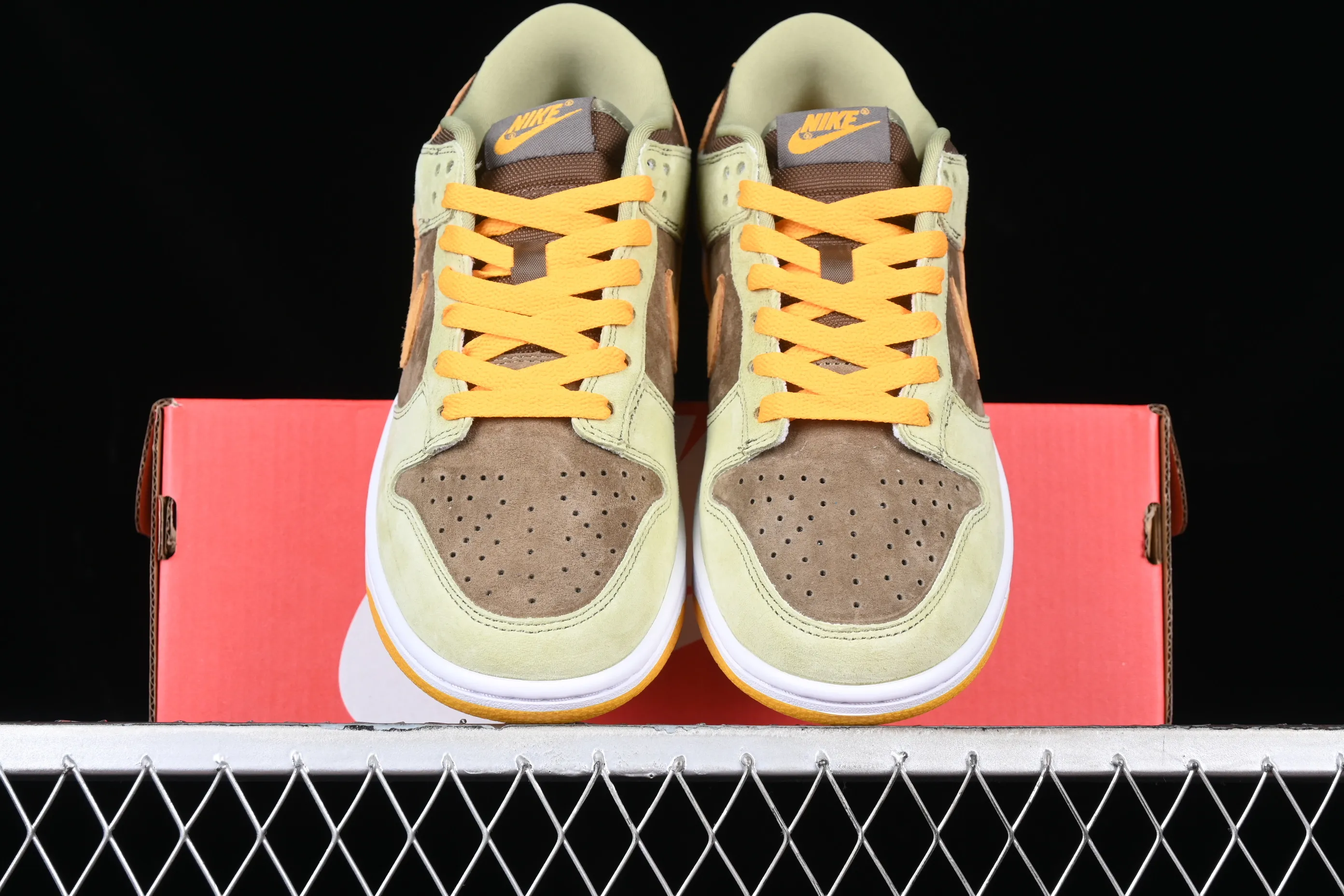 All Categories Nk SB Dunk Series Nk SB Dunk Low Low-top Sneakers Nk SB Dunk Low Prm Green Brown Orange SB Smashed Backboard Fashion Casual Sneakers DH5360-300
